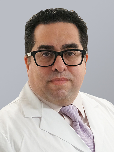 Headshot of Dr. Ivan Colón M.D. 