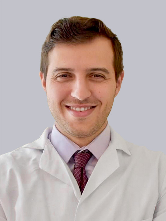 Headshot of Dr. Alexander Roth MD 